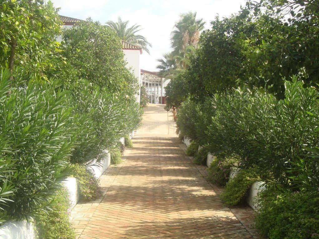 El Pilar Hotell La Carlota Exteriör bild